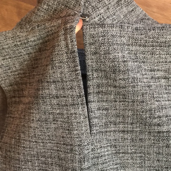 EUC Banana republic sleeveless shirt - Picture 11 of 14